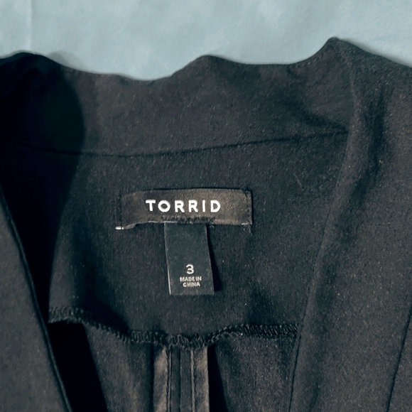 Torrid Open Black Blazer w/Ruched Sleeves Size 3 - Picture 5 of 9